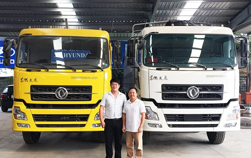 EMAC-Visiting-Vietnam-Customer-800x504-1 This is a picture of the EMAC team.